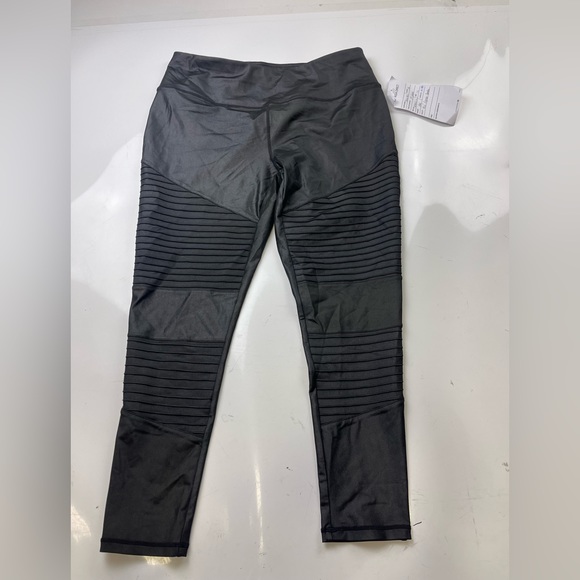 Adore Me- metallic black leggings with ribbed design - Picture 2 of 6